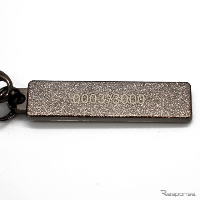 スズキ『ジムニー』をモチーフにした限定キーチェーン「BLACK EDITION」