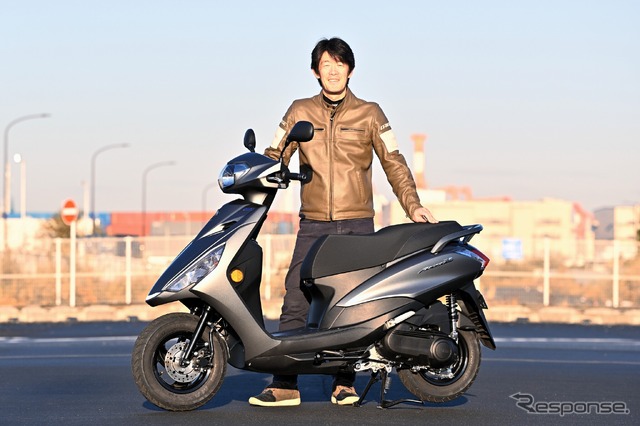 ヤマハ アクシスZと伊丹孝裕氏