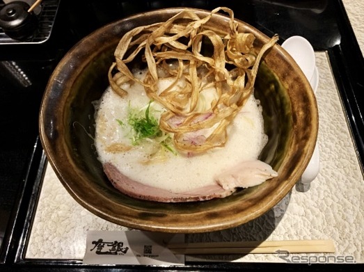 「鶏SOBA座銀」本店監修ラーメン