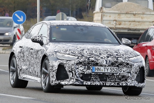 アウディ RS6セダン 新型のプロトタイプ　