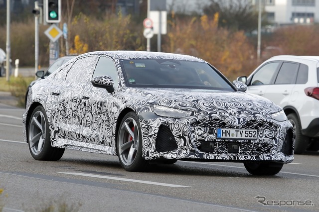 アウディ RS6セダン 新型のプロトタイプ　