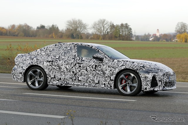 アウディ RS6セダン 新型のプロトタイプ　