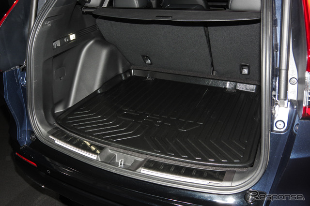 専用ラゲッジトレー