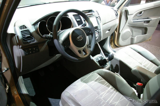 【フランクフルトモーターショー09】キアの小型MPV、ヴェンガがデビュー