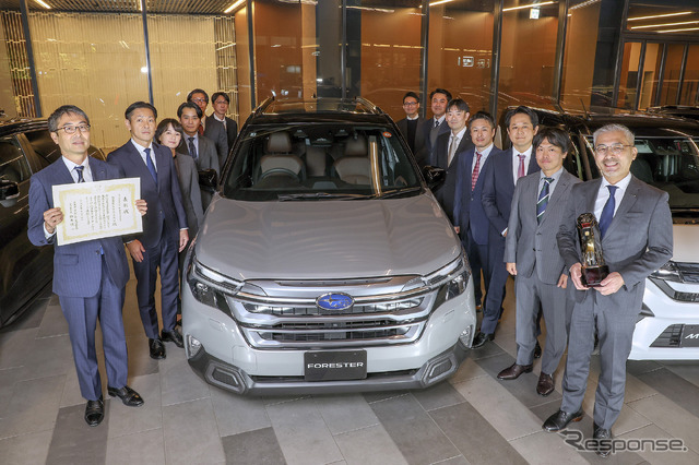 「2025-2026 日本カー・オブ・ザ・イヤー」を受賞したスバル フォレスター