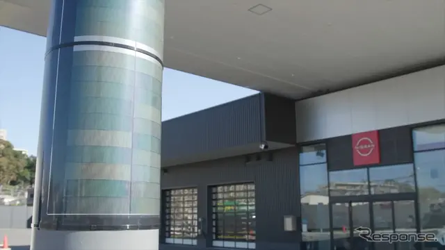 「曲げられる」特長を生かし、県内で初めて丸みのあるキャノピー柱へも設置