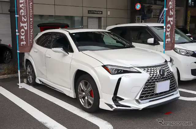 トヨタ・レクサス UX250h（ショップデモカー） by ウェイブ トゥ ポート