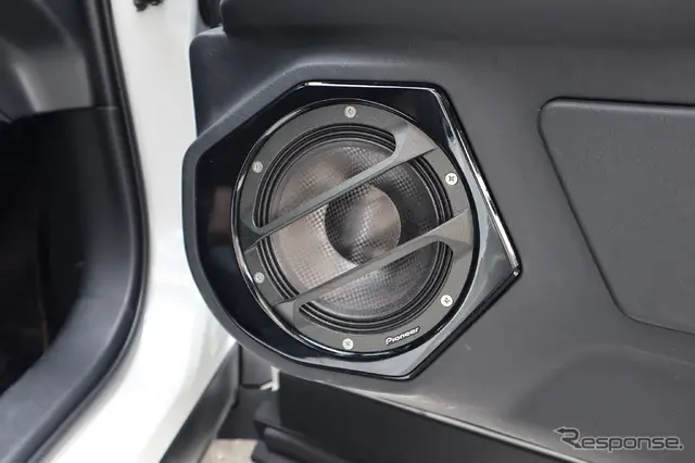 トヨタ・レクサス UX250h（ショップデモカー） by ウェイブ トゥ ポート