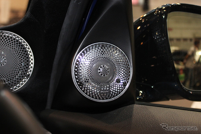 「単体サブウーファー」が搭載されたオーディオカーの一例（製作ショップ：AVカンサイ（大阪府）。