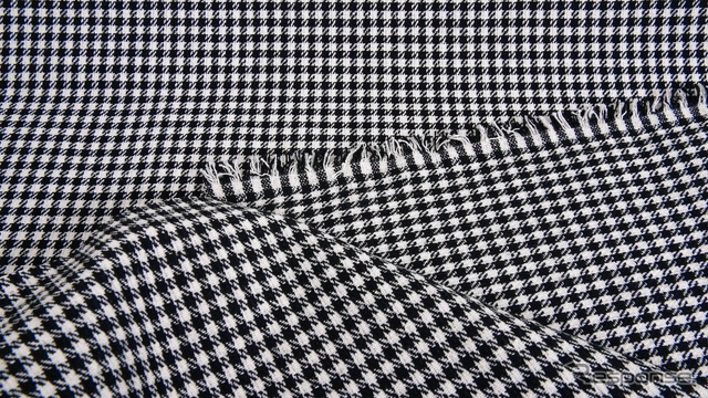 ポルシェが歴史的シート生地を復刻