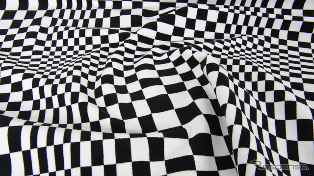 ポルシェが歴史的シート生地を復刻