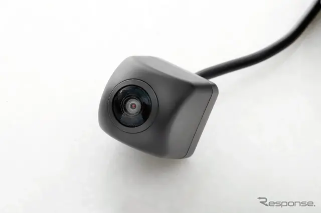 左右180度の広角カメラを採用
