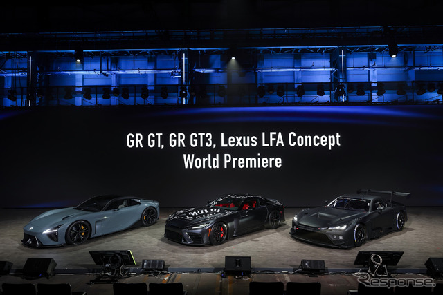レクサス LFA Concept（左）とGR GT3（中）、GR GT（右）