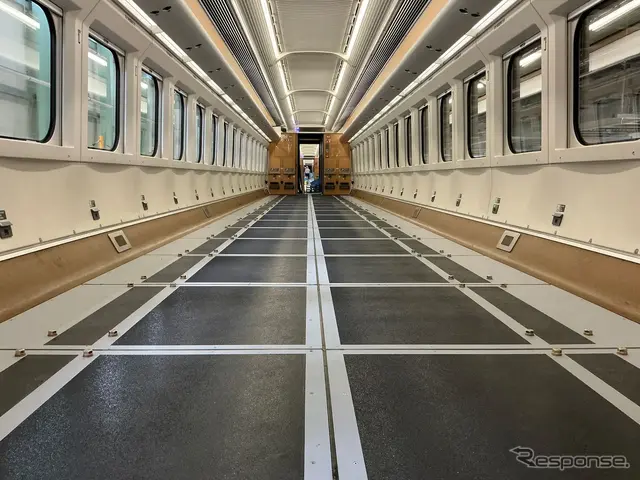 現在、改造中の車両内(鉄板敷設・滑り止め加工済)