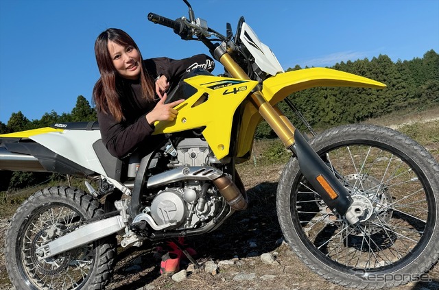 スズキ DR-Z4Sと小鳥遊レイラさん