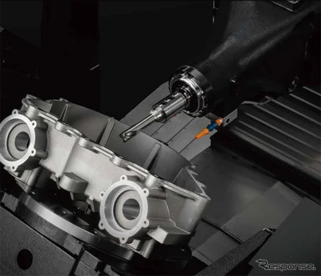 横形の主軸と大型傾斜ロータリーテーブル