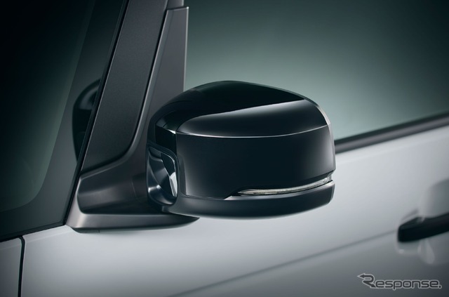 ホンダ N-BOX CUSTOM の「BLACK STYLE」