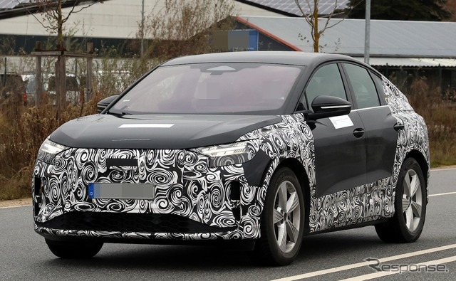 アウディ Q4 e-tron スポーツバック改良新型のプロトタイプ