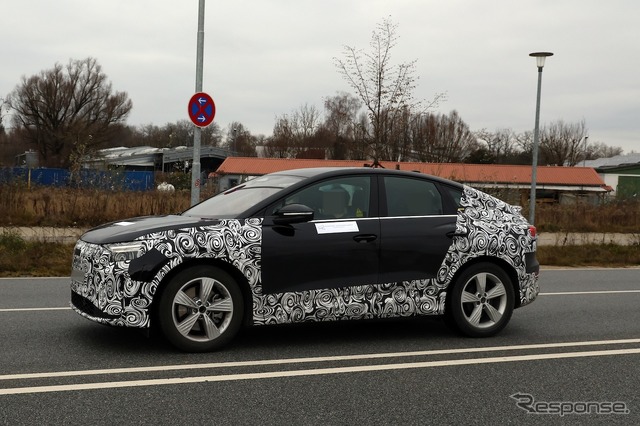 アウディ Q4 e-tron スポーツバック改良新型のプロトタイプ