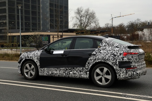 アウディ Q4 e-tron スポーツバック改良新型のプロトタイプ