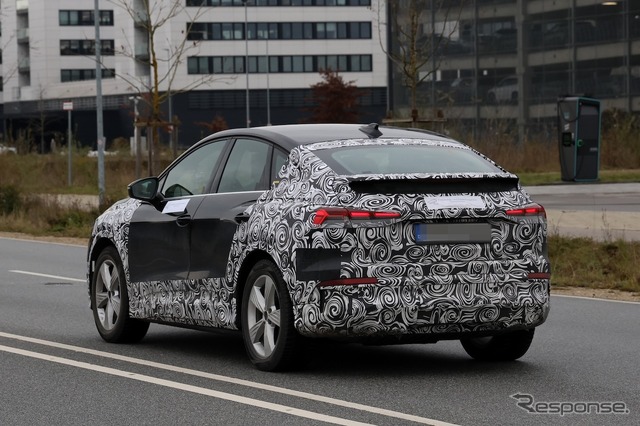 アウディ Q4 e-tron スポーツバック改良新型のプロトタイプ