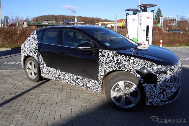 アウディ Q4 e-tron 改良新型のプロトタイプ