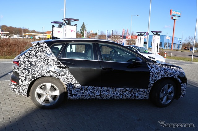 アウディ Q4 e-tron 改良新型のプロトタイプ