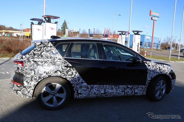 アウディ Q4 e-tron 改良新型のプロトタイプ