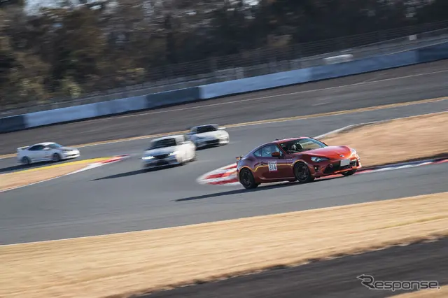 TOYO TIRES PROXES DRIVING PLEASURE