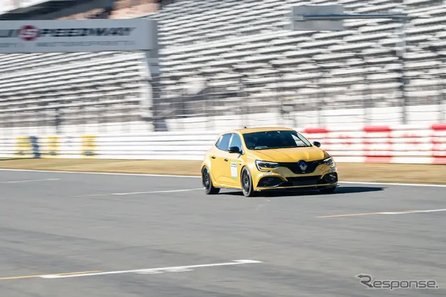 TOYO TIRES PROXES DRIVING PLEASURE