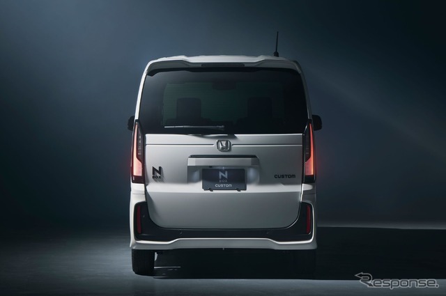 ホンダ N-BOX CUSTOM の「BLACK STYLE」