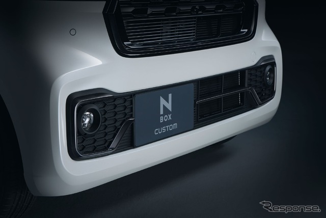 ホンダ N-BOX CUSTOM の「BLACK STYLE」