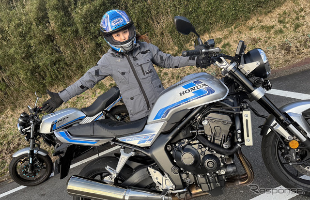 ホンダ CB1000Fと小鳥遊レイラさん