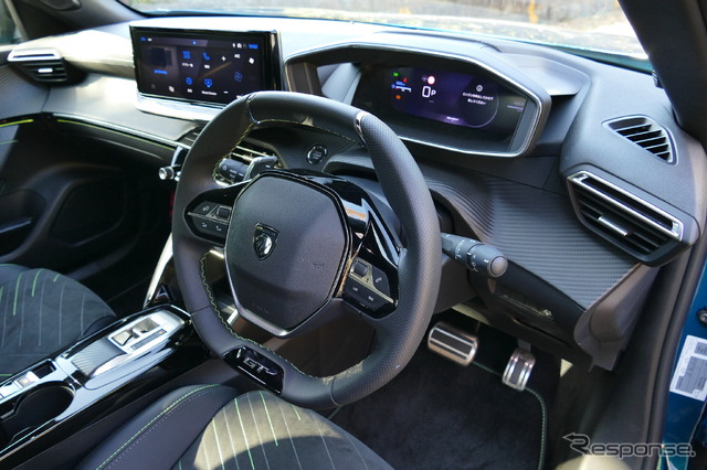 プジョー 2008 GT Hybrid