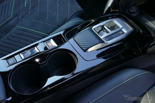 プジョー 2008 GT Hybrid