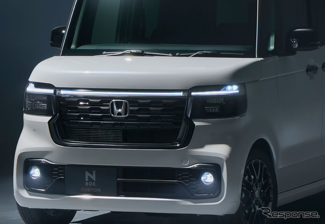 ホンダ N-BOX CUSTOM の「BLACK STYLE」