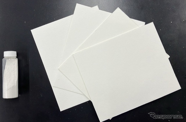 食用油劣化抑制フィルター（写真：右）、同フィルター内に付着させた添加剤（写真：左）