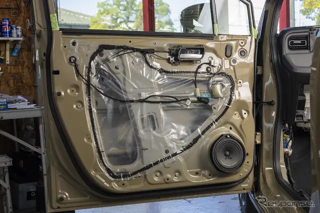 ホンダ フリードの内張を外した状態