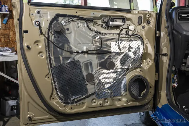 音質向上パッケージ「UD-S701」でドアから発生する不要共振を抑えていく