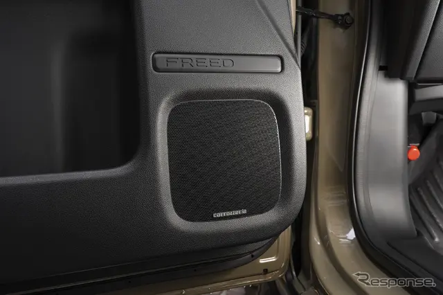 スピーカーはインナーでの取り付けなので見た目的には純正然の仕上がり