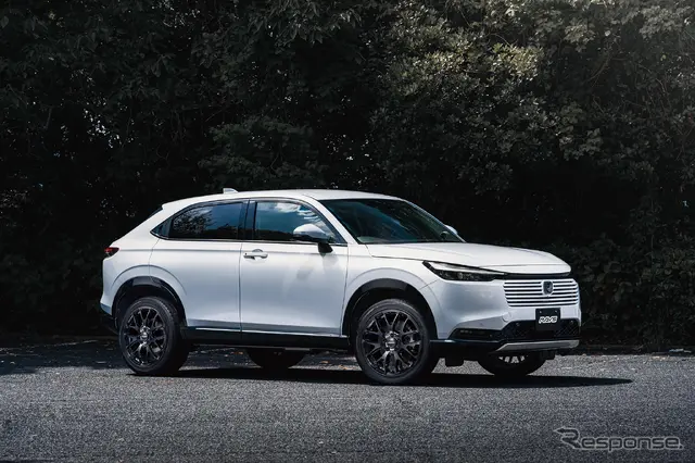 レイズ RSS HOMURA 2×7FA-C（グロッシーブラック）× ホンダ ヴェゼル