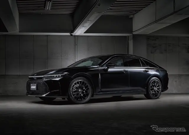 レイズ RSS HOMURA 2×9R（グロッシーブラック）× トヨタ クラウンセダン