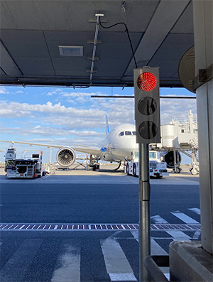 NEC、羽田空港の制限区域で自動運転レベル4を支える車両制御設備を運用開始