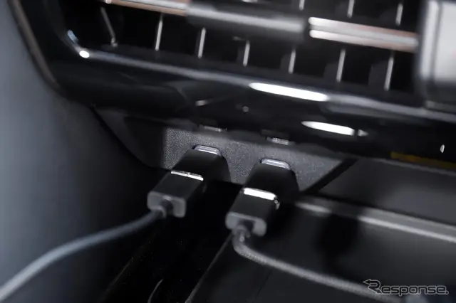 車両にHDMI端子が無くてもUSB端子があれば映像を楽しむ事が出来る