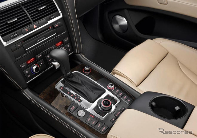 アウディ Q7 新型…発表会をTwitterでリアルタイム配信