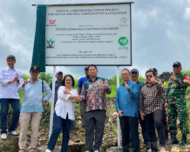 トヨタ紡織グループの支援を示す看板