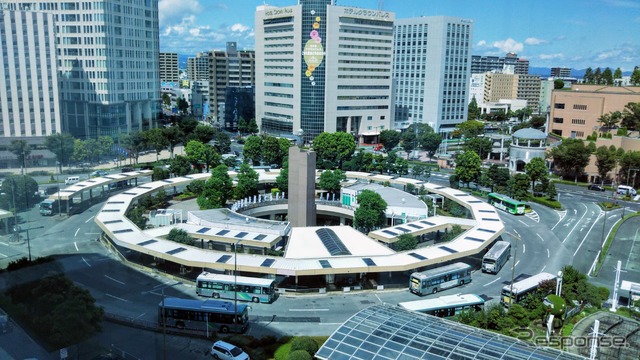 浜松バスターミナルの円形アイランドバース