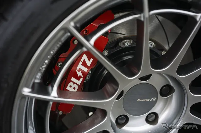 BLITZ…GRカローラ