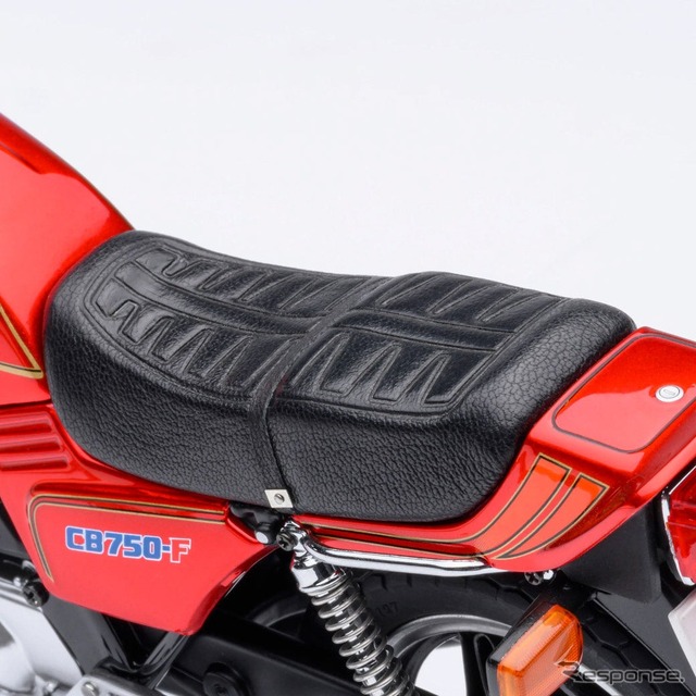 漫画『バリバリ伝説』の主人公、巨摩郡の愛車ホンダ『CB750F』を1/12スケールでモデル化
