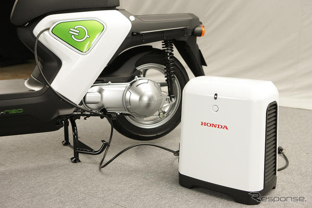 【東京モーターショー09】ホンダの二輪EV、EVE-neo は近未来